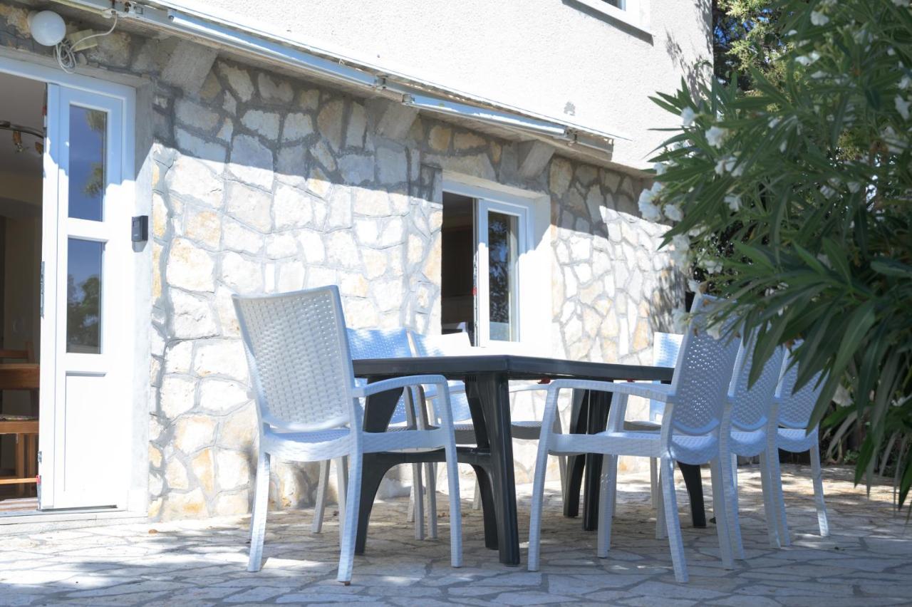 Beachfront House Ivana With Pool - Renovated 2025 Cesarica Buitenkant foto
