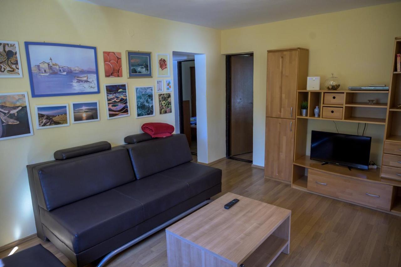 Beachfront House Ivana With Pool - Renovated 2025 Cesarica Buitenkant foto