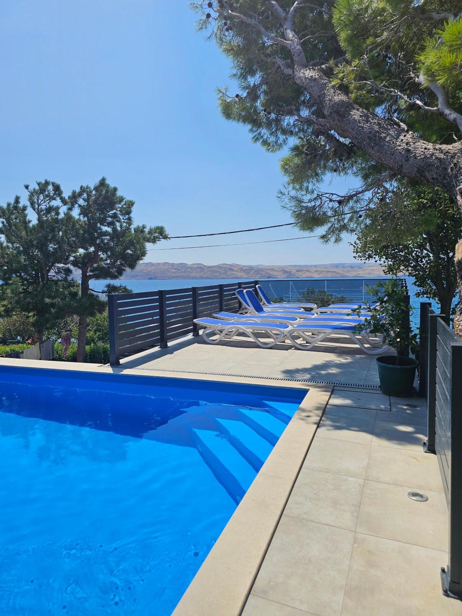 Beachfront House Ivana With Pool - Renovated 2025 Cesarica Buitenkant foto