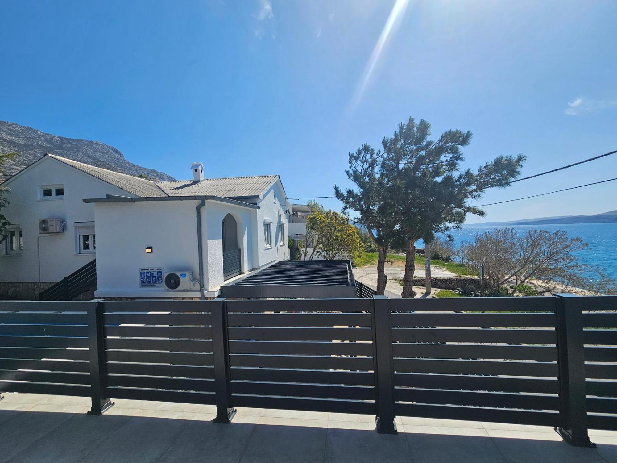 Beachfront House Ivana With Pool - Renovated 2025 Cesarica Buitenkant foto